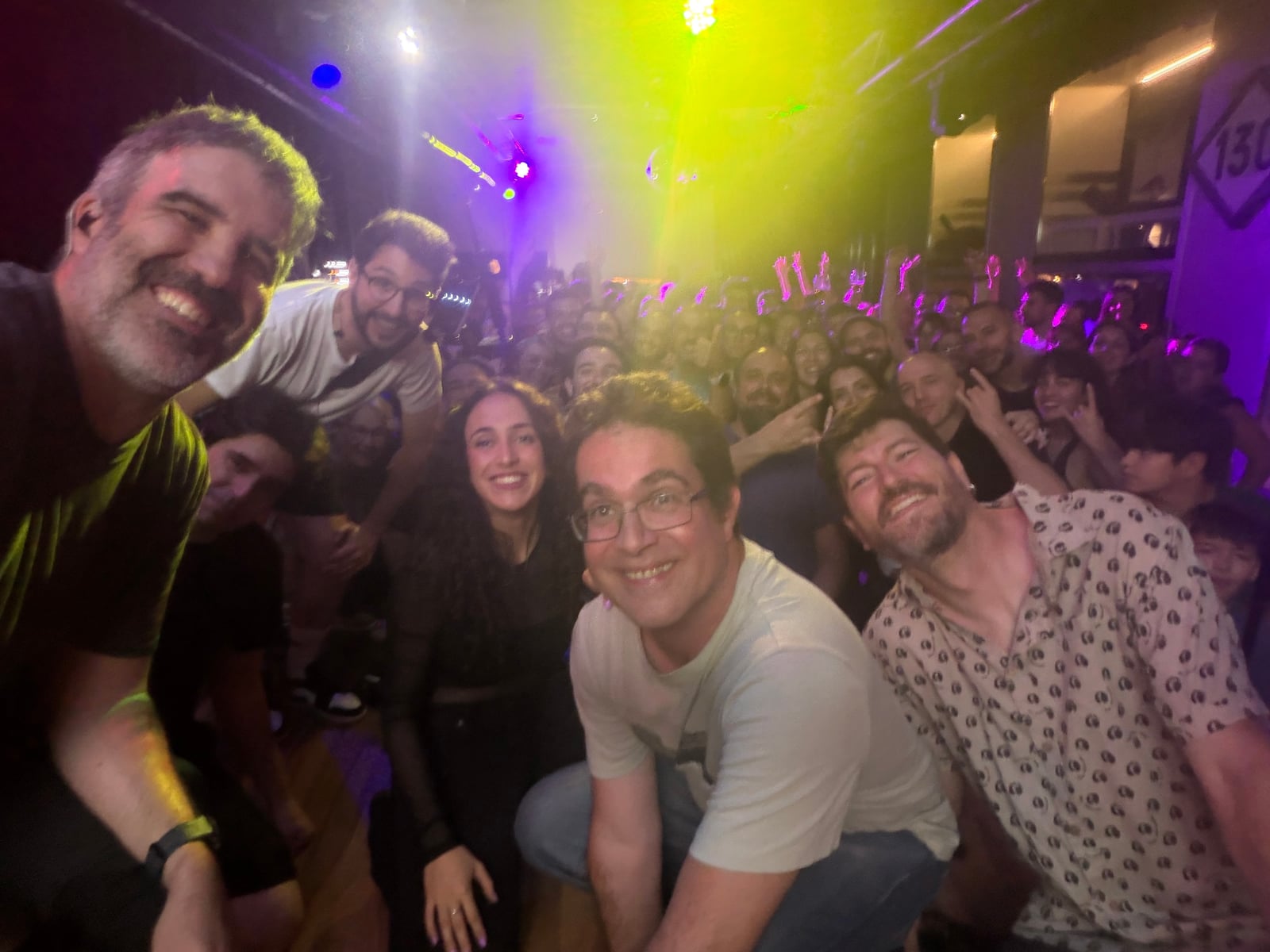 La banda amb el públic al final del concert · Sala Radikal · 29/5/2026